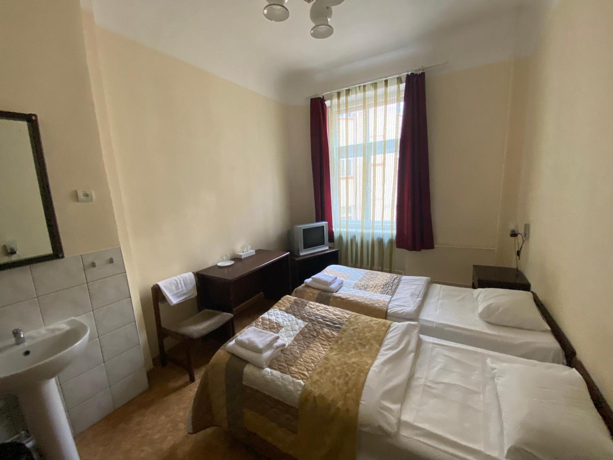 Hostel Viktorija With Private Rooms รีกา ภายนอก รูปภาพ