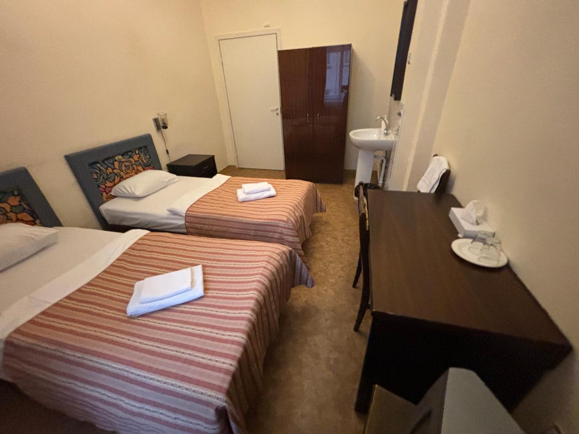 Hostel Viktorija With Private Rooms รีกา ภายนอก รูปภาพ