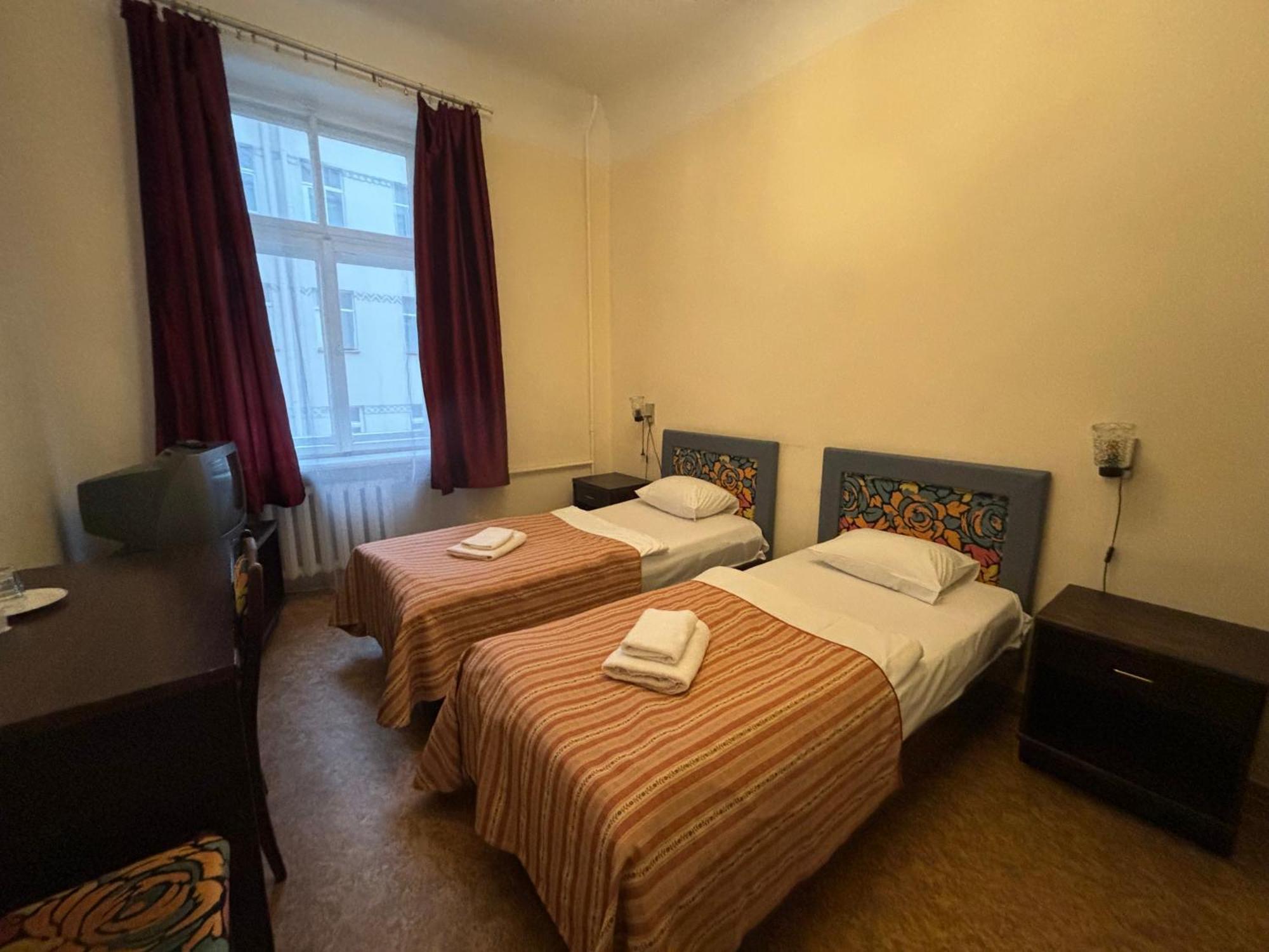 Hostel Viktorija With Private Rooms รีกา ภายนอก รูปภาพ