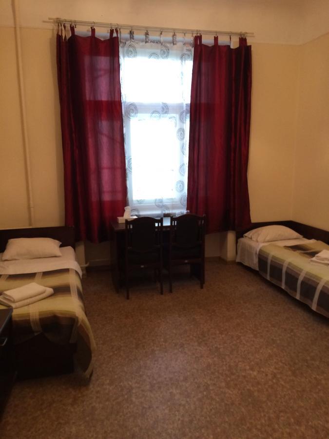 Hostel Viktorija With Private Rooms รีกา ภายนอก รูปภาพ